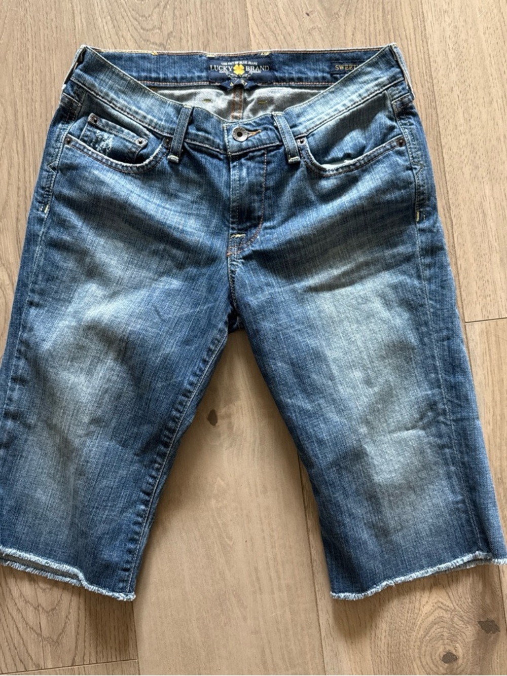 Lucky Brand Burmuda Denim Jean Shorts Women’s 4, 27 Sweet and Low